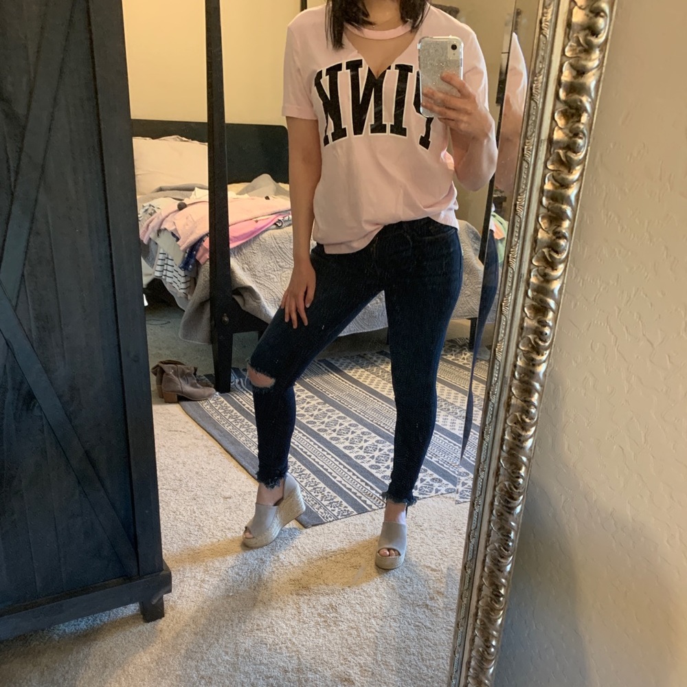 VS Pink choker tee